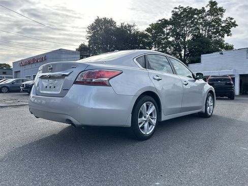 Used 2014 Nissan Altima 2.5 SV w/ Convenience Package FWD image 4