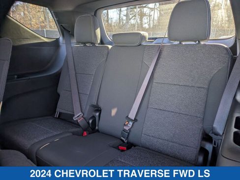 Used 2024 Chevrolet Traverse LS image 36
