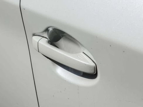 Used 2014 Toyota Prius Four image 9