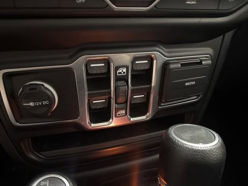 Used 2023 Jeep Wrangler Unlimited w/ Cold Weather Group AWD/4WD image 40