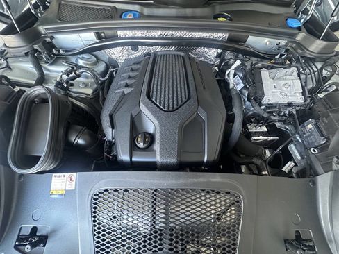 Used 2023 Porsche Macan Turbo image 45