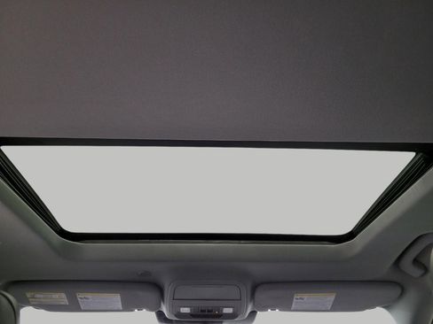 Used 2022 Ford Explorer XLT w/ Equipment Group 202A image 26