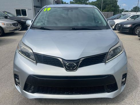 Used 2019 Toyota Sienna SE w/ SE Preferred Package FWD image 8