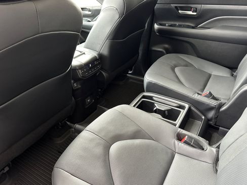 Used 2024 Toyota Grand Highlander AWD image 12