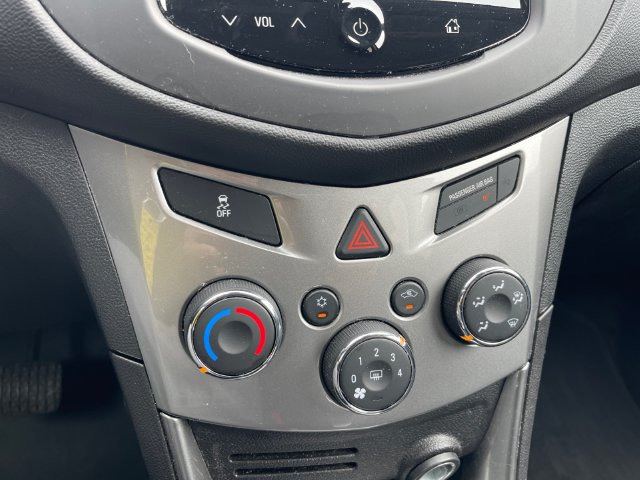 Used 2016 Chevrolet Trax LT w/ LT Convenience Package FWD image 17