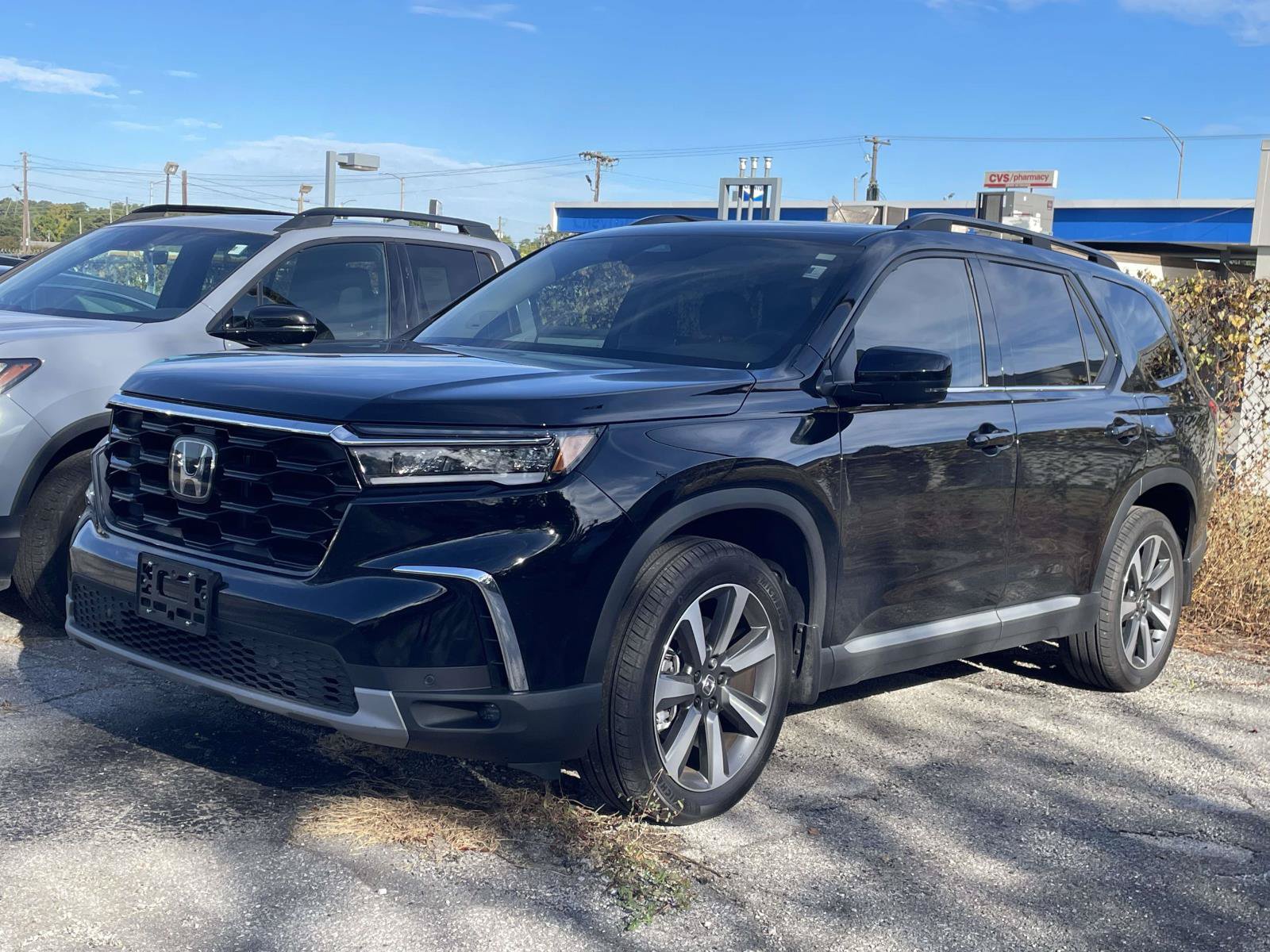 Used 2024 Honda Pilot Touring image 2