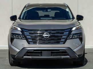 Used 2024 Nissan Rogue SL video 2