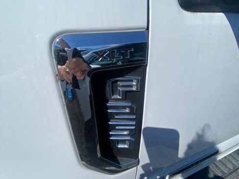 Used 2022 Ford F250 XLT w/ Black Appearance Package AWD/4WD image 4