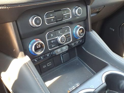 Used 2021 GMC Yukon XL AT4 w/ Technology Package AWD/4WD image 12
