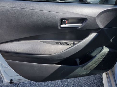 Used 2020 Toyota Corolla LE FWD image 19