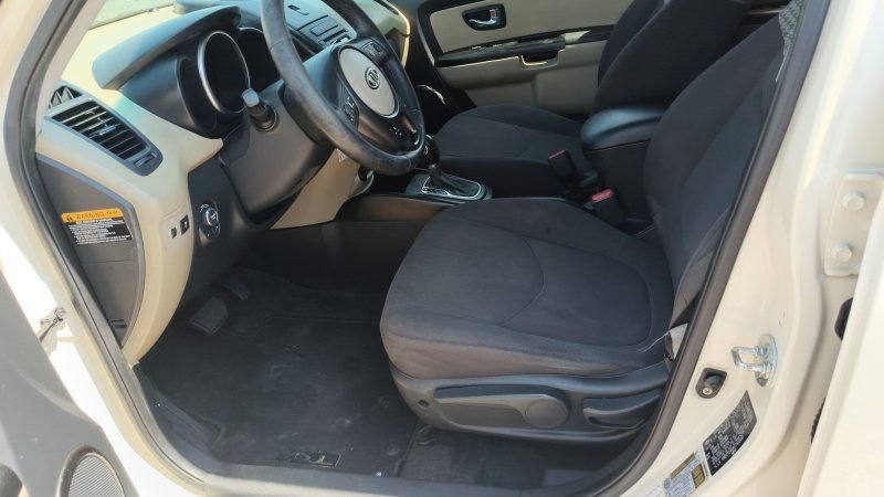Used 2012 Kia Soul ! FWD image 9