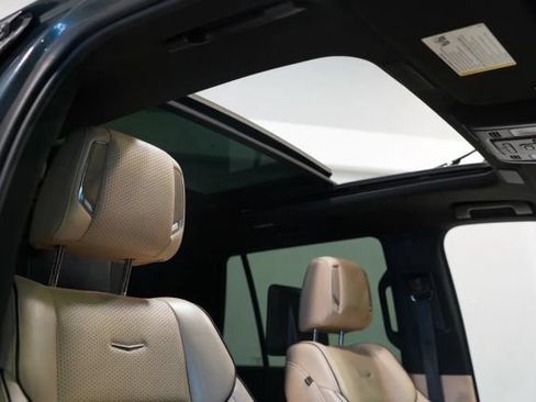 Used 2021 Cadillac Escalade Premium Luxury w/ Performance Package AWD/4WD image 18