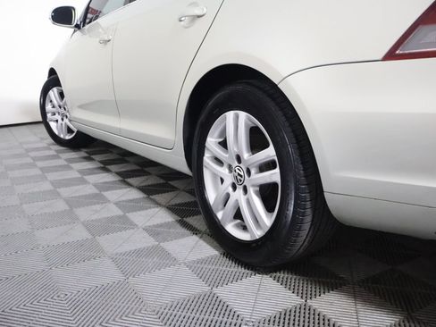 Used 2010 Volkswagen Jetta TDI FWD image 13