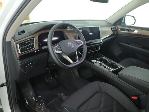Used 2024 Volkswagen Atlas SE image 6