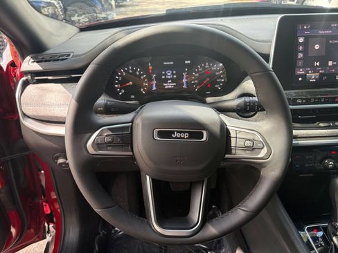Used 2025 Jeep Compass Latitude AWD/4WD image 27