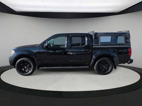 Used 2021 Nissan Frontier SV w/ Midnight Edition Floor Mats image 5