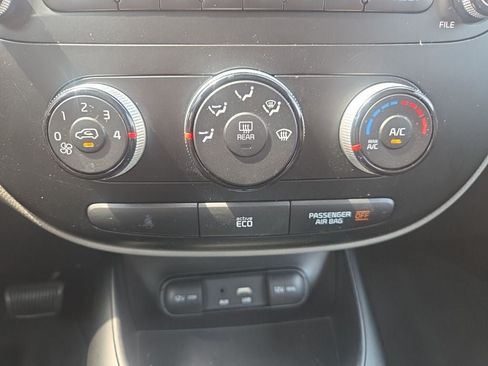 Used 2016 Kia Soul FWD image 18