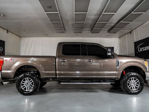 Used 2017 Ford F250 XLT w/ XLT Premium Package AWD/4WD image 5