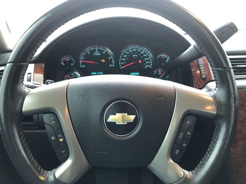 Used 2013 Chevrolet Avalanche LT image 15