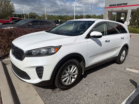 Used 2019 Kia Sorento LX image 2