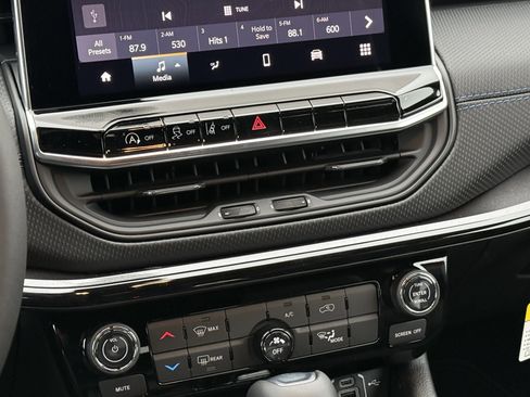 New 2026 Jeep Compass Latitude AWD/4WD image 14