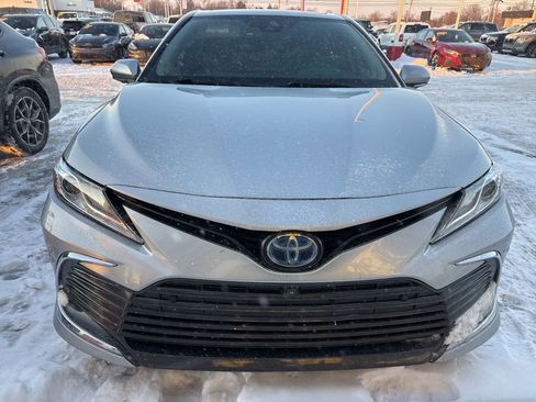 Used 2022 Toyota Camry XLE image 3