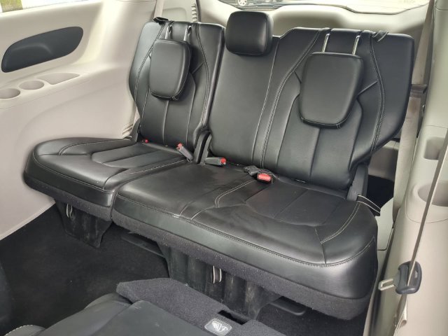 Used 2024 Chrysler Pacifica Limited FWD image 20