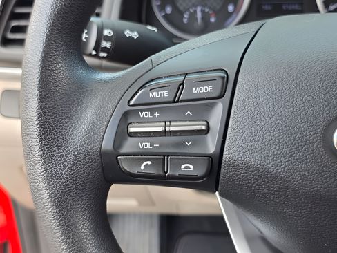Used 2020 Hyundai Elantra SE FWD image 20