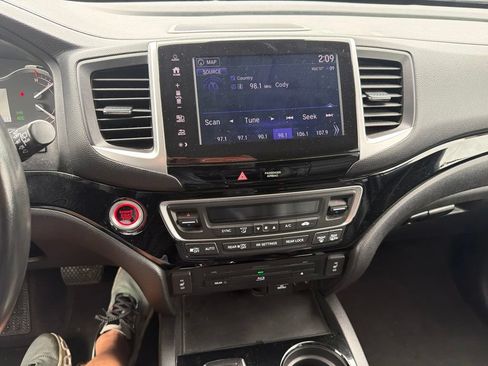 Used 2017 Honda Pilot Touring image 11