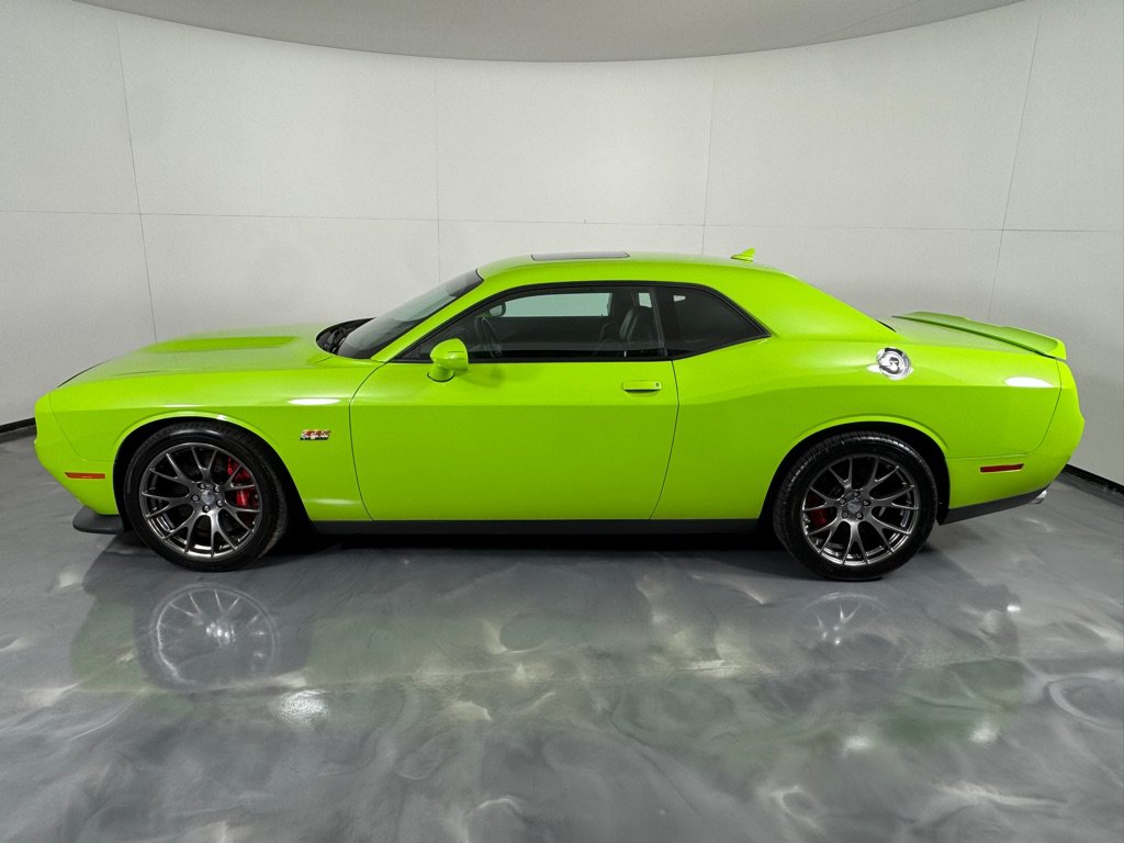 Used 2015 Dodge Challenger SRT w/ Technology Group RWD image 8