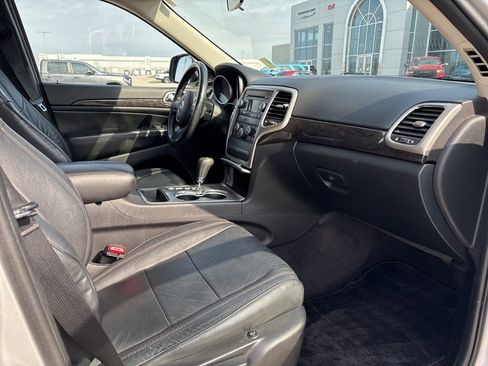 Used 2011 Jeep Grand Cherokee Laredo image 14