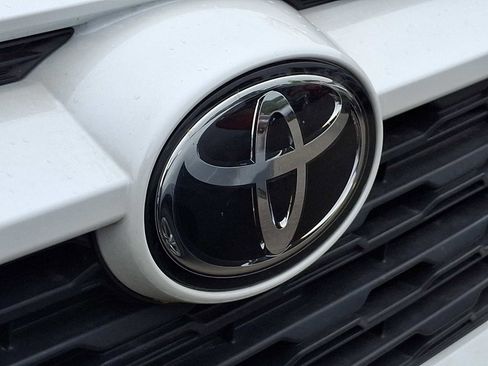 Used 2025 Toyota RAV4 XLE Premium AWD/4WD image 3