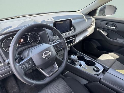Used 2025 Nissan Rogue SV AWD/4WD image 8