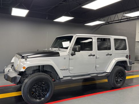 Used 2012 Jeep Wrangler Unlimited Sahara w/ Connectivity Group image 2