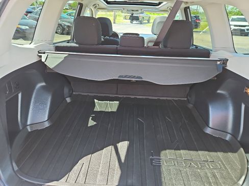 Used 2017 Subaru Forester 2.5i Premium w/ All-Weather Package AWD/4WD image 15