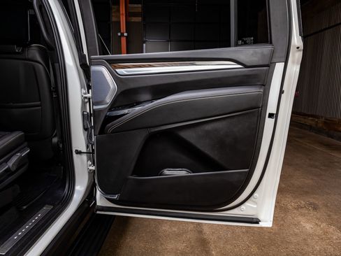 Used 2025 Cadillac Escalade ESV Sport Platinum image 42