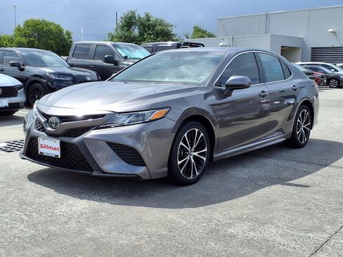 Used 2018 Toyota Camry SE FWD image 21