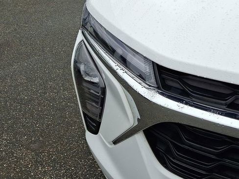 Used 2024 Chevrolet Trax LT w/ Driver Confidence Package image 18