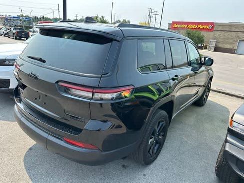 Used 2023 Jeep Grand Cherokee L Limited w/ Black Appearance Package AWD/4WD image 16