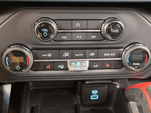 Certified 2025 Ford Bronco Heritage Edition AWD/4WD image 21