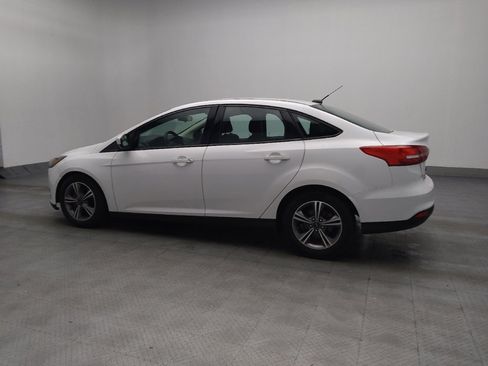 Used 2018 Ford Focus SE w/ SE Appearance Package image 3
