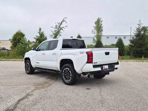 Used 2024 Toyota Tacoma TRD Sport w/ TRD Sport Upgrade Package AWD/4WD image 7