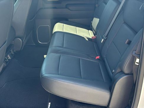 Certified 2025 GMC Sierra 1500 SLT image 16