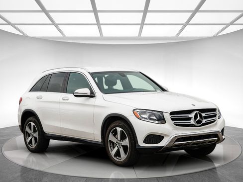 Used 2018 Mercedes-Benz GLC 300 4MATIC image 4