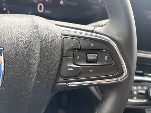 Used 2025 Buick Envista Sport Touring w/ Convenience II Package FWD image 17