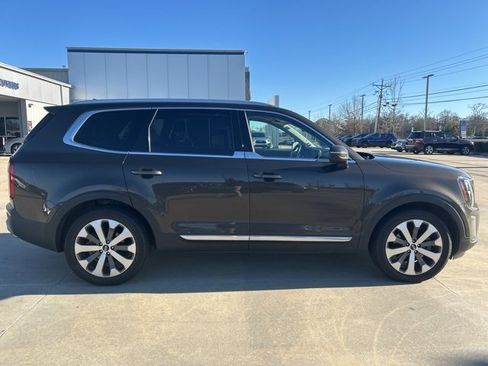Used 2021 Kia Telluride EX w/ EX Premium Package image 3