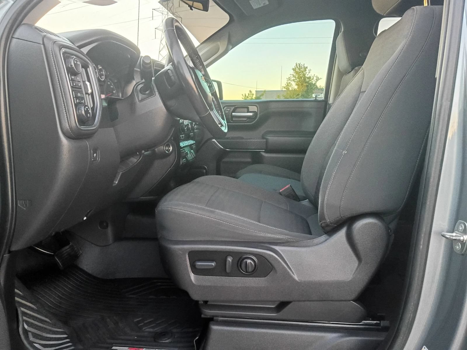 Used 2021 Chevrolet Silverado 1500 LT w/ Z71 Off-Road Package AWD/4WD image 13