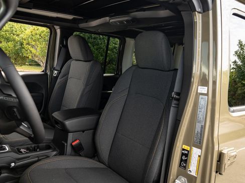 Used 2025 Jeep Wrangler Unlimited Sport AWD/4WD image 15