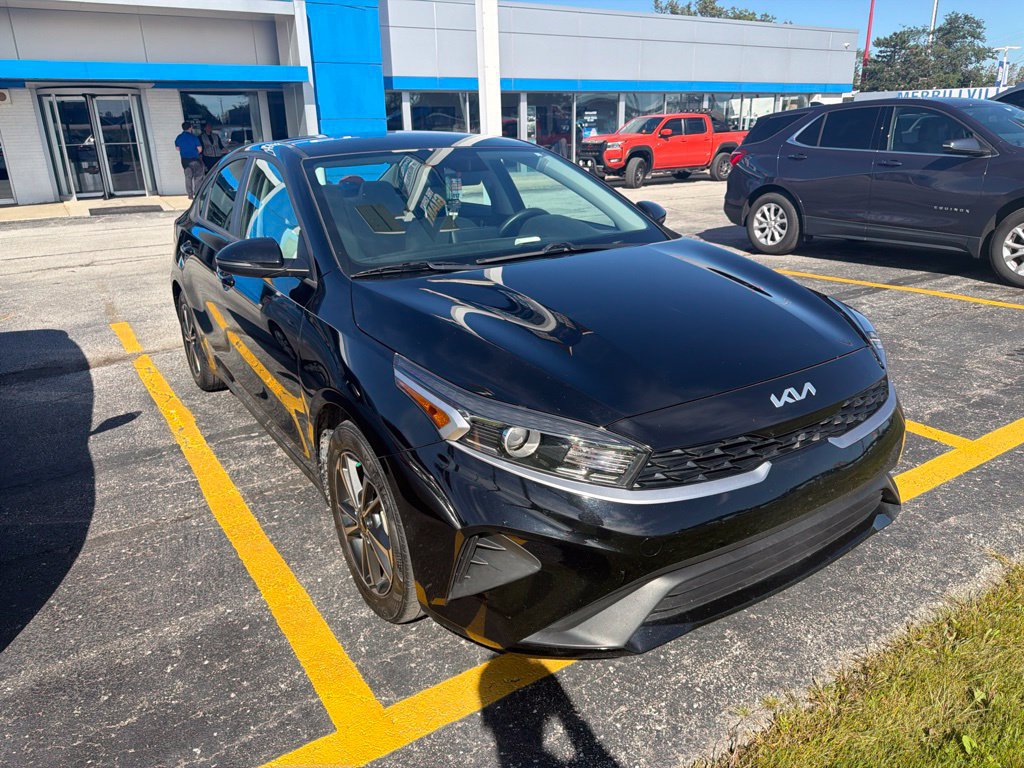 Used 2023 Kia Forte LXS w/ LXS Technology Package FWD image 2
