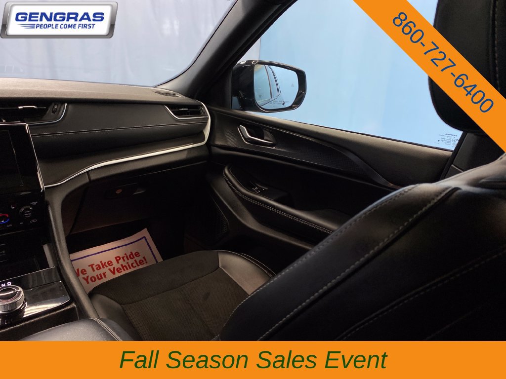 Used 2023 Jeep Grand Cherokee Altitude AWD/4WD image 31